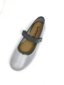 Street Slipper/woman/Vulca-Bicha/instep: cut-out grid/Sole: rubber/Color: silver gray/wedge 2 cm/easy closure PlatiNum