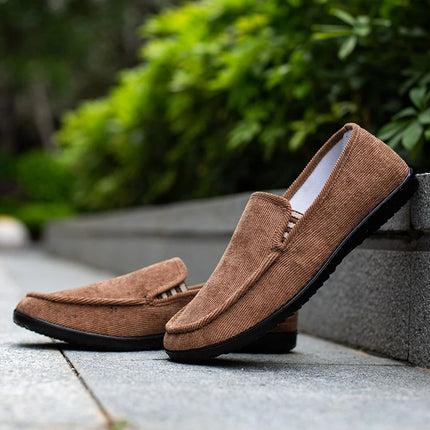 Nuovi uomini mocassini scarpe moda uomo morbido mocassini mocassini tela Slip-On scarpe Casual uomo Outdoor Walking uomo calzature