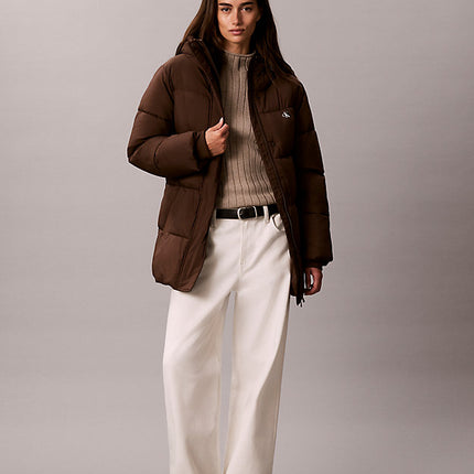 piumino con cappuccio e cintura con logo brown cork da donne calvin klein jeans
