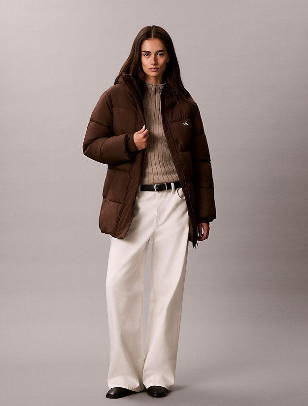piumino con cappuccio e cintura con logo brown cork da donne calvin klein jeans