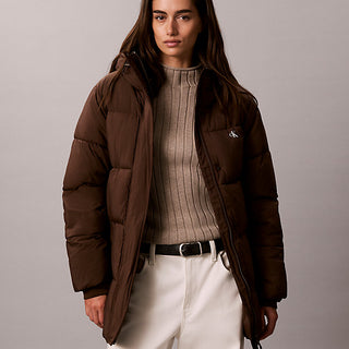 piumino con cappuccio e cintura con logo brown cork da donne calvin klein jeans