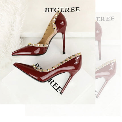 Décolleté da donna sexy con design a rivetto Tacchi alti da donna Décolleté da donna in pelle verniciata a spillo da 10,5 cm Scarpe da banchetto di lusso Taglie forti 43 platinumshop