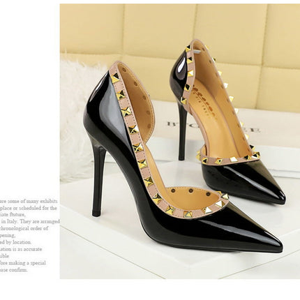 Décolleté da donna sexy con design a rivetto Tacchi alti da donna Décolleté da donna in pelle verniciata a spillo da 10,5 cm Scarpe da banchetto di lusso Taglie forti 43 platinumshop
