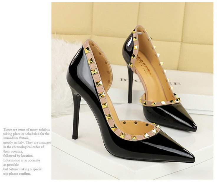Décolleté da donna sexy con design a rivetto Tacchi alti da donna Décolleté da donna in pelle verniciata a spillo da 10,5 cm Scarpe da banchetto di lusso Taglie forti 43 platinumshop