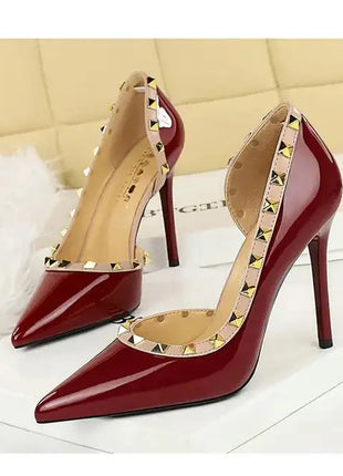 2025 Nuovo Sexy Nero Sottile Tacchi Alti 10.5 Centimetri Scarpe da Donna Testa A Punta Rivetto Pompe da Donna in Pelle Verniciata Stiletto Scarpe da Discoteca platinumshop