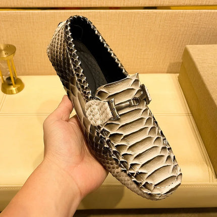 Mocassini firmati per uomo 2026 Nuovi mocassini fatti a mano 39-48 Appartamenti Casual Scarpe in pelle di serpente Mocassini da uomo comodi di lusso Scarpe taglia