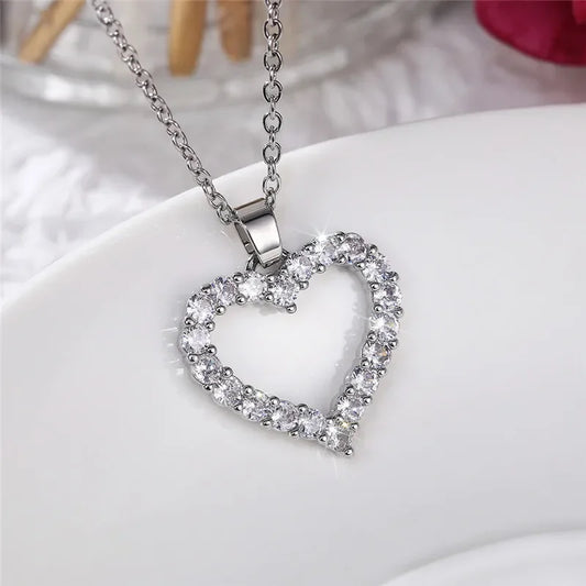 CAOSHI Collana eterna a forma di cuore Accessori con zirconi scintillanti per gioielli da donna in stile semplice e chic Regali romantici per la confessione