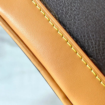 Borsa da giorno universale in ecopelle con cuciture discrete, borsa a mano da donna, borsa a tracolla, accessorio versatile per lo shopping al centro commerciale, passeggiate nel centro città e il tempo libero.