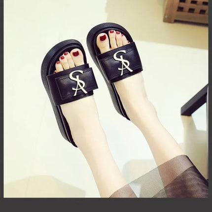 2025 Summer New Women's Fashion Letter Designer Sandals Casual Thick Bottom Round Toe Leather Beach Shoes Женские Сандалии PlatiNum