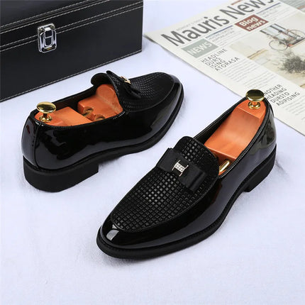 Mocassini con papillon da uomo Moda nuovi da uomo in pelle verniciata a punta Scarpe basse da lavoro Designer Calzature per abito da sposa per ritorno a casa