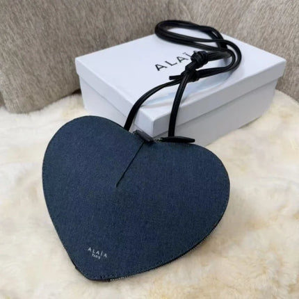 Borsa a tracolla da donna alla moda, a forma di cuore, in vera pelle, morbida e liscia, leggera, casual, per esterni, con scomparti interni.