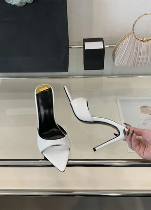 Hlieny 2026 Mode d'été Talons aiguilles Femmes Pantoufles pointues Banquet Robe Sandales Fête Mariage Mules Présentations de fabricants de jeux Chaussures