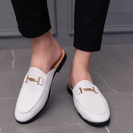 Mezze pantofole da uomo di moda 2022 Scarpe da uomo in pelle di alta qualità Muli classici Mezze scarpe antiscivolo Uomo Estate Mocassini bianchi