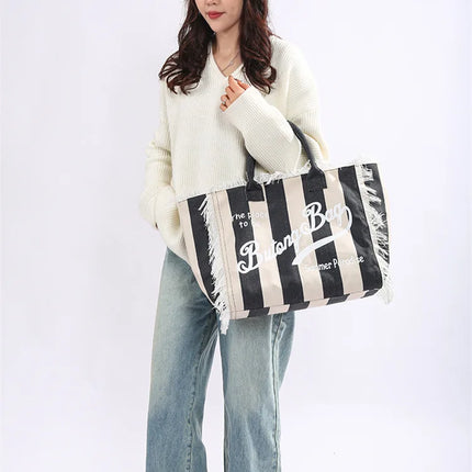 Borsa tote a righe da donna con colori contrastanti Borsa a tracolla con lettere alla moda Borsa da pendolarismo per ascelle di grande capacità