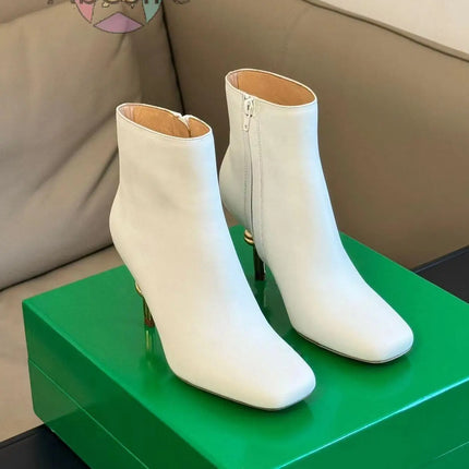 Stivali con tacco a forma di nodo in metallo da donna di nuovo arrivo Stivali con tacco alto alla caviglia Stivali eleganti con tacco a punta quadrata con cerniera laterale da ufficio