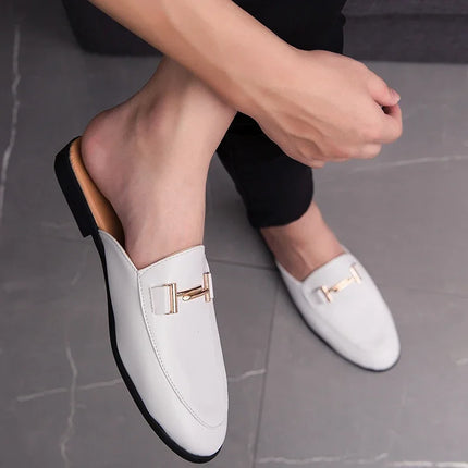 Mezze pantofole da uomo di moda 2022 Scarpe da uomo in pelle di alta qualità Muli classici Mezze scarpe antiscivolo Uomo Estate Mocassini bianchi