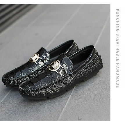 Scarpe da uomo slip-on modello coccodrillo 2025 Primavera ed estate Moda britannica alla moda in pelle lucida lucida pigra casual Beanie scarpe fatte a mano