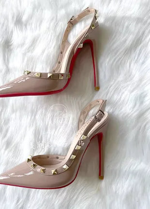 Nuovi tacchi alti europei e americani sexy vino rosso per le donne tacchi sottili punta a punta, bocca poco profonda, sandali con scarpa singola rivettata