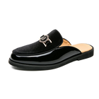 Scarpe casual in pelle da uomo Ciabatte nere di lusso Appartamenti di moda Pantofole da esterno traspiranti estive Mocassini slip on maschili firmati