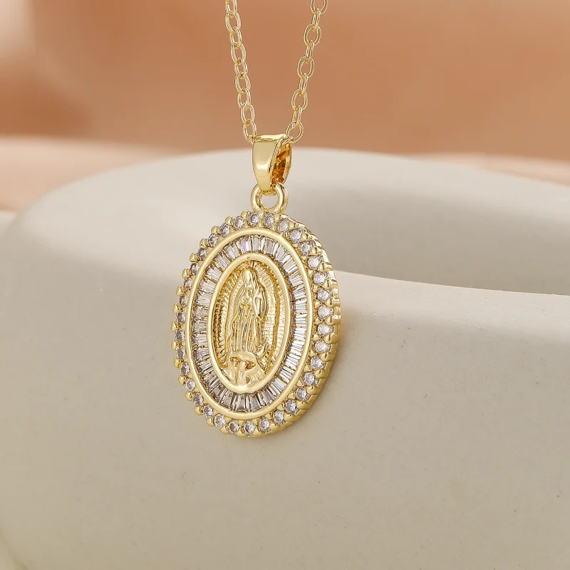 Gioielli religiosi di vendita caldi di Natale in rame con micro zirconi intarsiati Collana con ciondolo Vergine Maria per credenti maschili e femminili