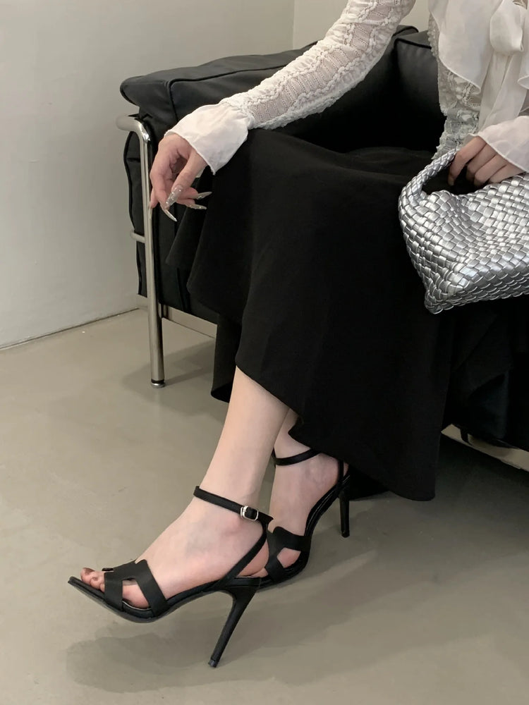Alionly 2026 Nuova Moda Estiva Sandali Open Toe Donne Fibbia In Metallo Banda Stretta Sottile Tacco Basso Gladiatore Scarpe Da Festa