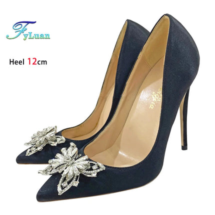 Scarpe da donna in raso Primavera Autunno Decorazione farfalla con strass Tacchi alti eleganti 8CM 10CM 12CM Décolleté da banchetto a punta moda
