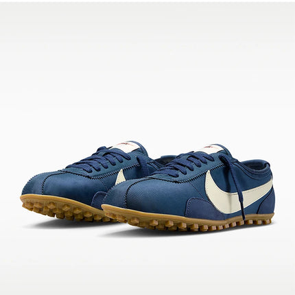 Scarpe sportive basse da donna Nike originali Moon Shoe, modello IW0955-400, dal design alla moda.