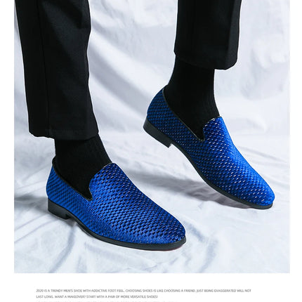 2023 nuovi mocassini da uomo in velluto scarpe di marca di lusso Slip on scarpe da sposa per feste a punta mocassini da uomo di moda nero vino rosso Flats