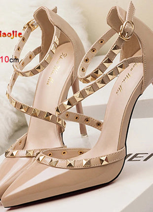Scarpe tacco alto da donna estive in Europa e America Moda punta a punta bocca superficiale rivetto scava fuori sandali a spillo da discoteca platinumshop