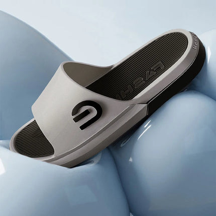 Pantofole da uomo alla moda Suola morbida in PVC Scivoli antiscivolo Infradito da spiaggia casual all'aperto Pantofole da bagno per la casa Nuovo sandalo