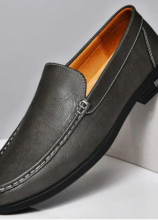 Calzature da uomo in pelle Slip on Office Man Scarpe formali Festa di nozze Scarpe eleganti da uomo Breath Driving Mocassini pigri Mocassini