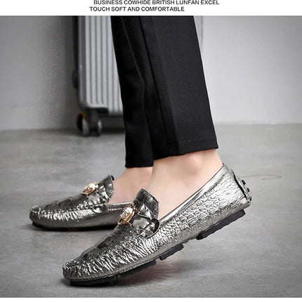 Scarpe da uomo slip-on modello coccodrillo 2025 Primavera ed estate Moda britannica alla moda in pelle lucida lucida pigra casual Beanie scarpe fatte a mano
