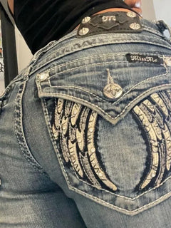 Jeans in Denim Lavato Azzurro Chiaro da Donna con Ricamo Ali d'Angelo sulla Tasca Posteriore, Dettagli Distressed, Gamba Larga, Pantaloni Casual alla Moda