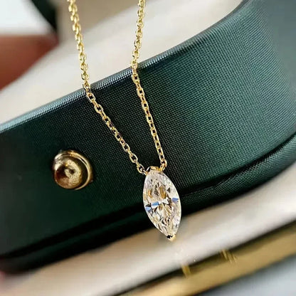 Huitan Collana con ciondolo Marquise CZ lucido con catena color oro Gioielli semplici ed eleganti per le donne da sposa Accessori squisiti