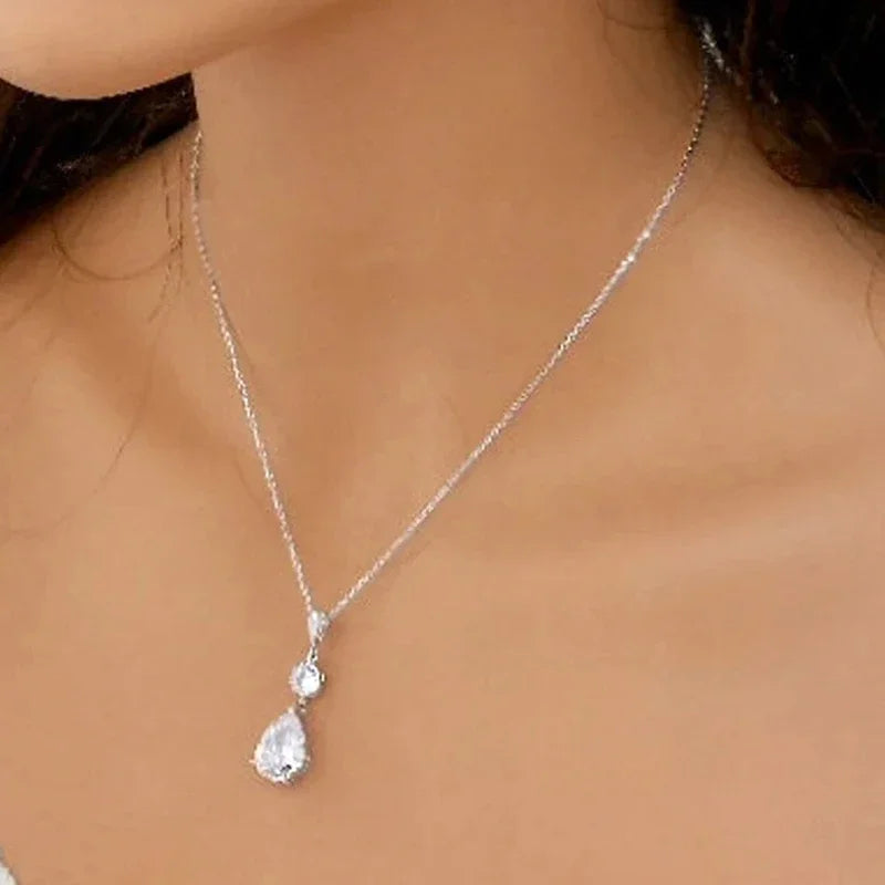 Huitan Watredrop Collana con ciondolo con zirconi cubici per le donne Accessori da sposa romantici Gioielli femminili alla moda di lusso