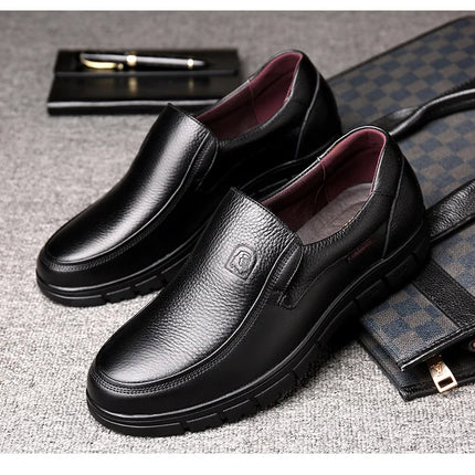 Scarpe estive nuove da uomo in pelle con suola morbida Scarpe basse casual Scarpe da passeggio per esterni Scarpe comode in morbida pelle alla moda Mocassini