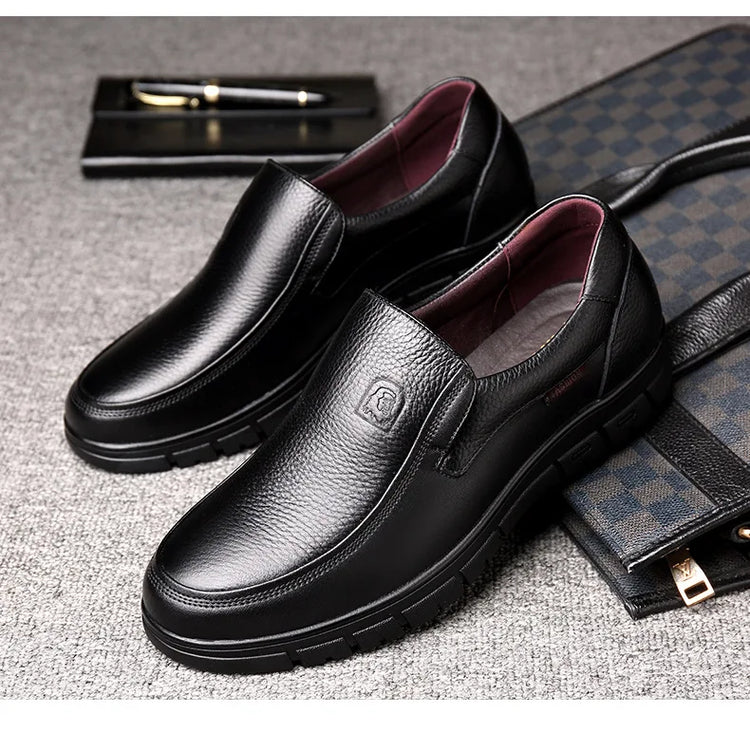 Scarpe estive nuove da uomo in pelle con suola morbida Scarpe basse casual Scarpe da passeggio per esterni Scarpe comode in morbida pelle alla moda Mocassini