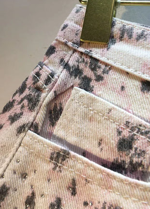 2025 Abiti estivi, Nuovi pantaloncini di jeans con bordo ruvido indossato a vita alta con perforazio