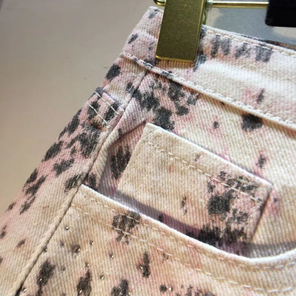 2025 Abiti estivi, Nuovi pantaloncini di jeans con bordo ruvido indossato a vita alta con perforazione a caldo per l'industria pesante, pantaloni caldi da donna