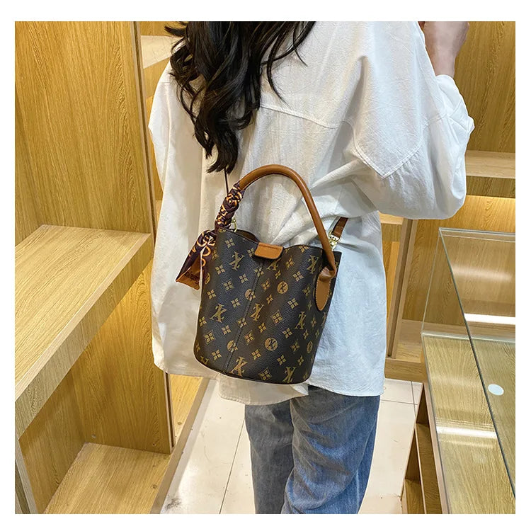 Advanced fashion bag for women 2025 new casual women's bag, large capacity bucket bag, shoulder bag, diagonal cross bag PlatiNum
