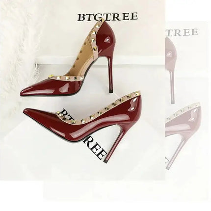 2025 Nuovo Sexy Nero Sottile Tacchi Alti 10.5 Centimetri Scarpe da Donna Testa A Punta Rivetto Pompe da Donna in Pelle Verniciata Stiletto Scarpe da Discoteca platinumshop