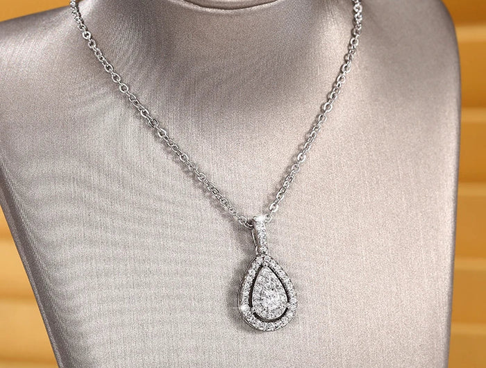 Huitan Luxury Crystal Necklace for Women Engagement Wedding Trend Sparkling Cubic Zirconia Pendant Necklace Statement Jewelry PlatiNum
