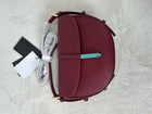 Borsa a tracolla a mezzaluna in pelle liscia, con chiusura decorativa in metallo, tracolla regolabile per uso quotidiano