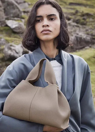 Borsa a Tracolla da Donna di Alta Gamma Autunno/Inverno 2025 – Design con Motivo Lychee e Tracolla a Nuvola
