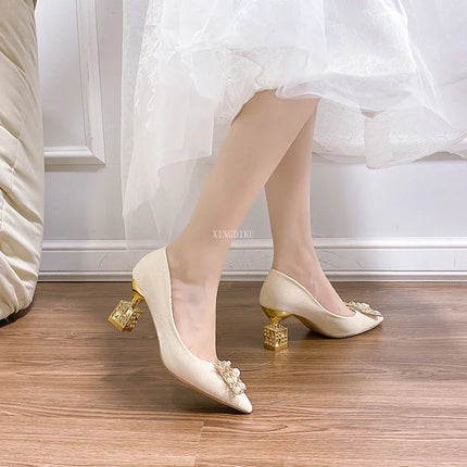 Moda di lusso Rivetto Fibbia Cintura Appartamenti Mocassino slip-on da donna Scarpe a punta Scarpe da balletto Mocassini da donna da ufficio 2025