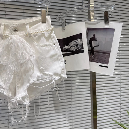 New Three-Point Denim Shorts with Pearl Mesh Waist Chain, Ripped, Fashionable, Sweet and Spicy, for Summer 2026, Women's White Hot Pants
