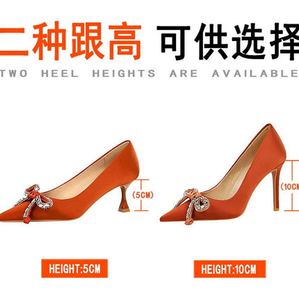 2025 nuevos tacones altos de 10 cm, zapatos de mujer con lazo de diamantes de imitación, punta puntiaguda, tacón de seda, zapatos de salón de mujer, tacón de copa de vino, zapatos de fiesta de primavera con tacón de aguja