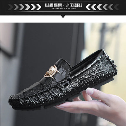 Scarpe da uomo slip-on modello coccodrillo 2025 Primavera ed estate Moda britannica alla moda in pelle lucida lucida pigra casual Beanie scarpe fatte a mano