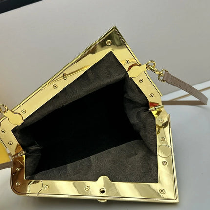 Borsa con Chiusura a Scatto in Morbida Pelle Color Tè al Latte, Borsa di Lusso Multiuso