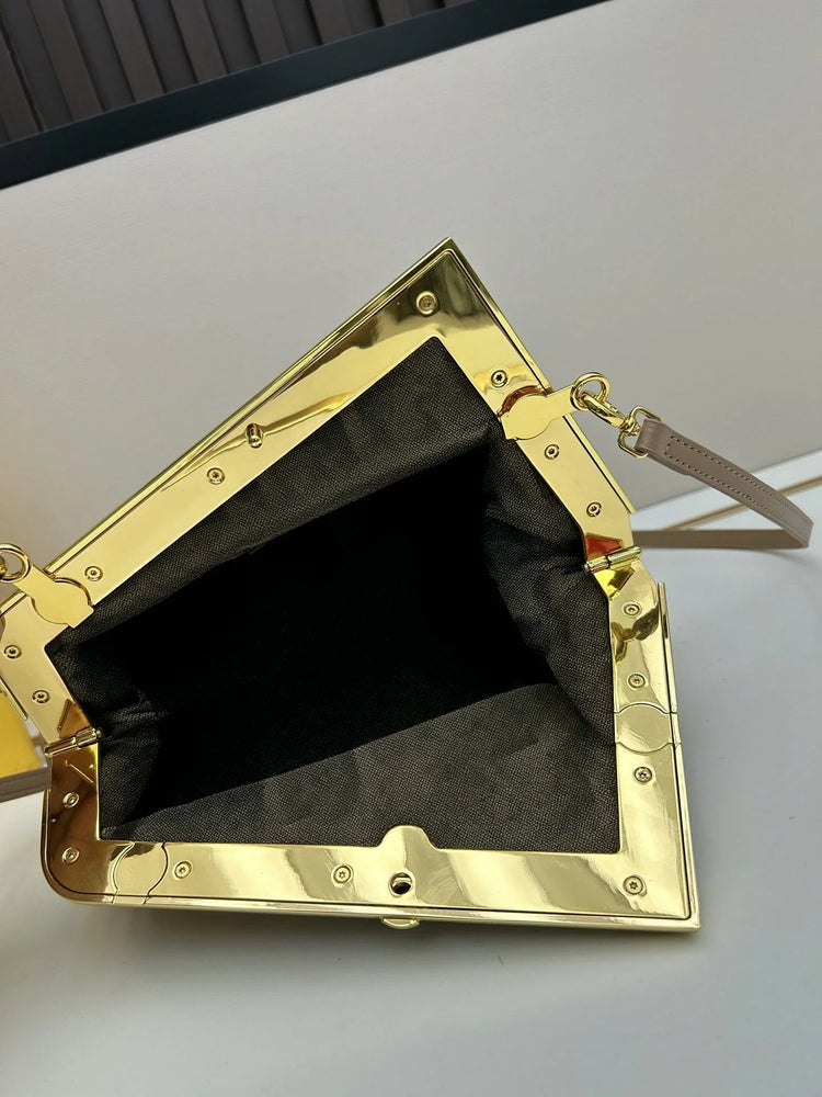 Borsa con Chiusura a Scatto in Morbida Pelle Color Tè al Latte, Borsa di Lusso Multiuso